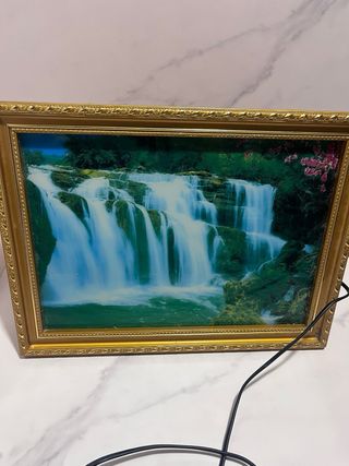 Quadro cascate in movimento con luce