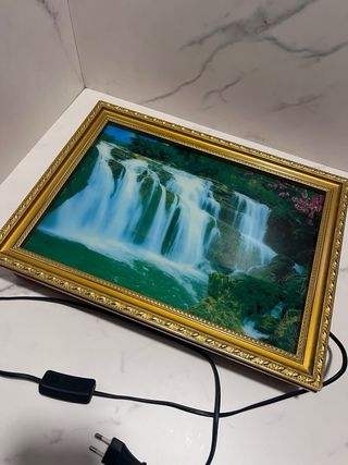 Quadro cascate in movimento con luce