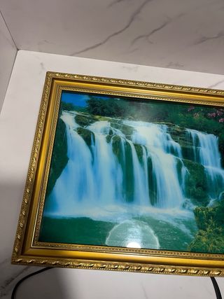 Quadro cascate in movimento con luce