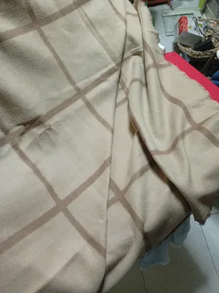 Manta bufanda a cuadros beige y marrón