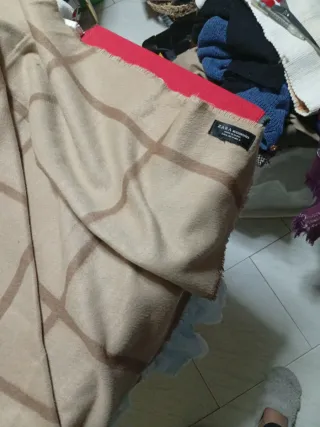 Manta bufanda a cuadros beige y marrón