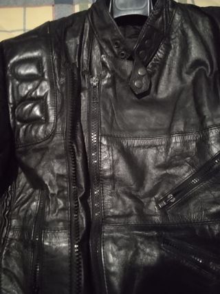 Chaqueta de cuero estilo motorista