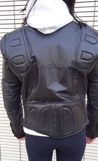 Chaqueta de cuero estilo motorista