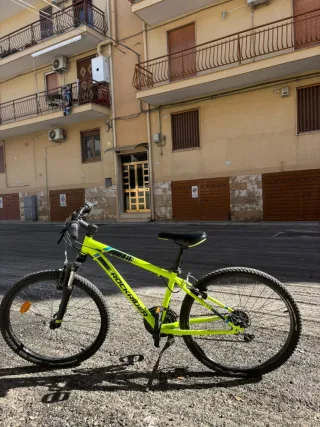 Bicicletta Rockrider ST 500 con marce