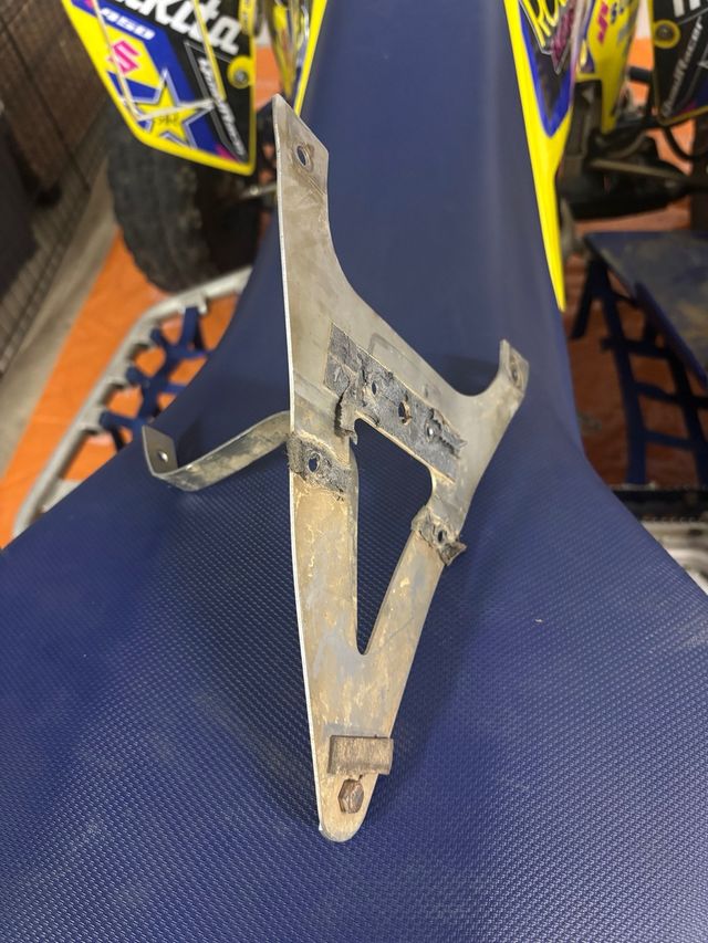 Porta matrículas Suzuki LTZ