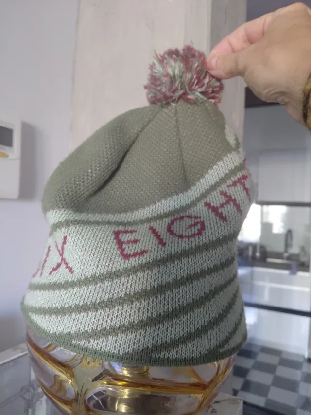 Gorro de lana con pompón