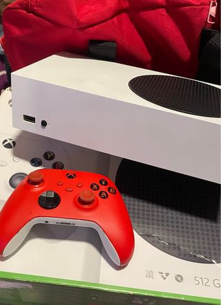 Xbox Series S Blanca + Mando Rojo + Cuenta .