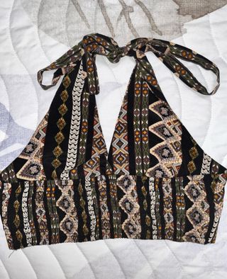 Top halter con estampado tribal