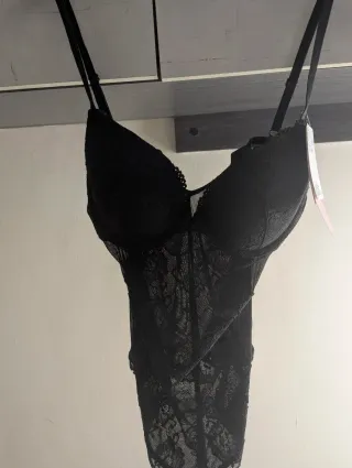 Body de encaje negro sin usar