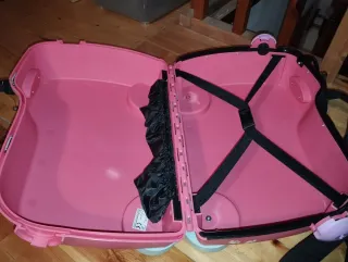 Maleta infantil con ruedas.