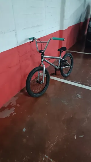 Bici BMX Mongoose Plata