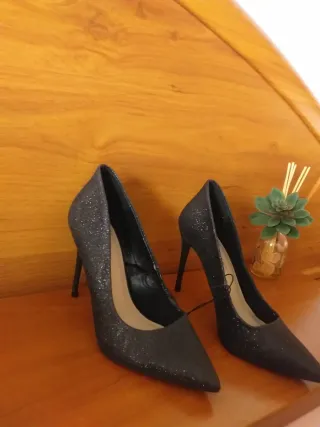 Zapatos de tacón Primark negros brillantes talla38