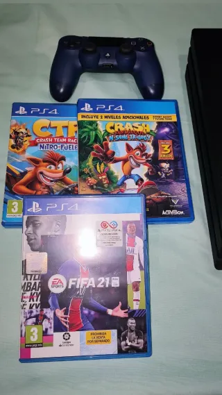 PS4 Pro 1 TB + 3 giochi + controller blu