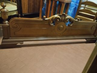 Letto matrimoniale in noce intagliato