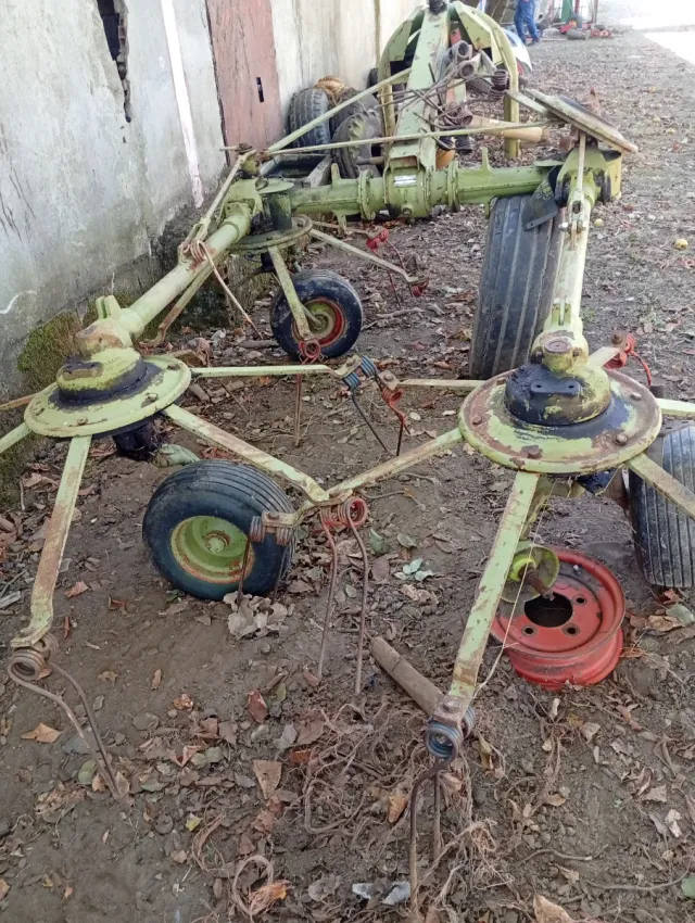 Se vende rastrillo henificador claas