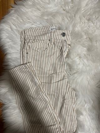 Vaqueros Stradivarius Beige Rayas
