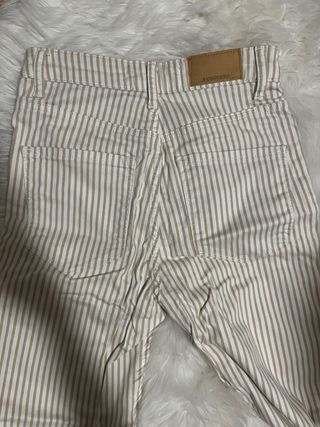 Vaqueros Stradivarius Beige Rayas