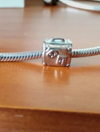 Pulsera Pandora con charms y clips