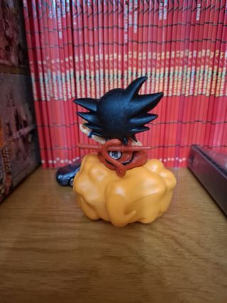 Figura Goku niño con nube mágica