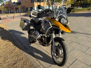 Moto BMW GS Amarilla con Maletas