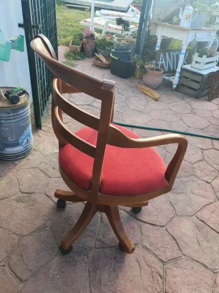 Sillión antiguo de oficina madera restaurada