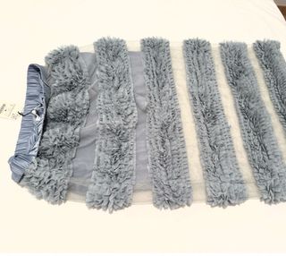 Falda gris con volantes