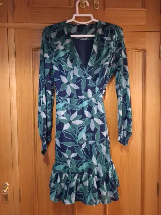 Vestido de estampado floral azul y verde