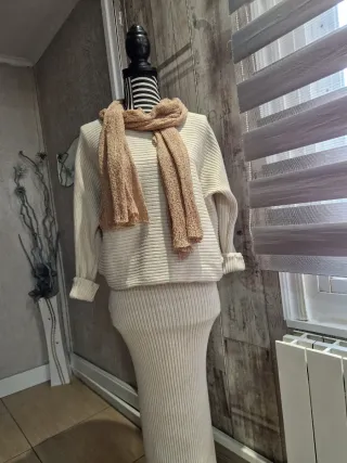 Conjunto punto jersey y falda beige