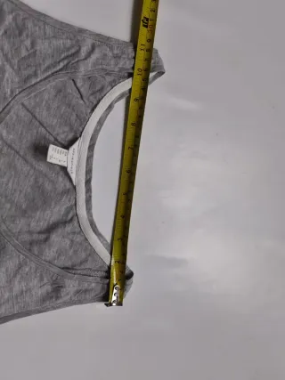 Camiseta gris con bolsillo