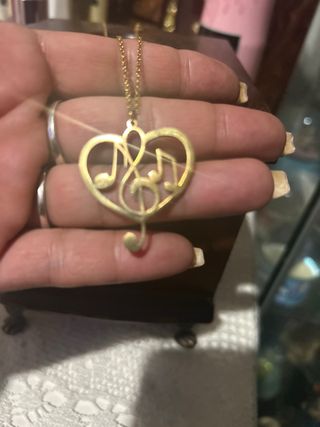 Colgante Corazón Musical Dorado
