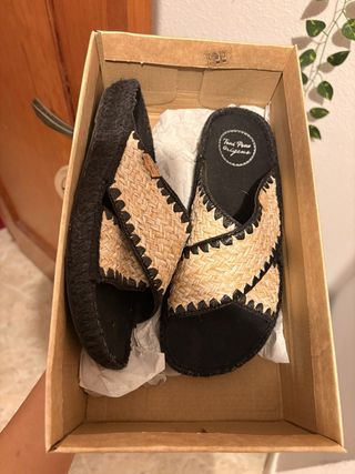 Sandalias Toni Pons Beige y Negro
