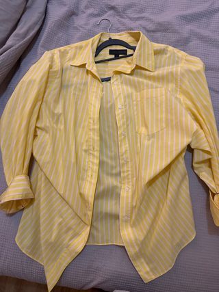 Camisa Zara Rayas Amarillas Talla XS oversized 

