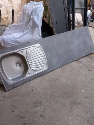 Encimera de cocina gris aglomerada