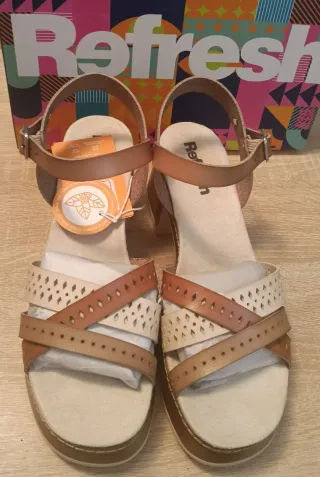 Sandalias Refresh Beige y Marrón