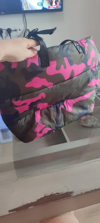 Bolso acolchado camuflaje rosa y verde