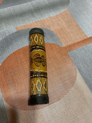 Maraca artesanal de bambú