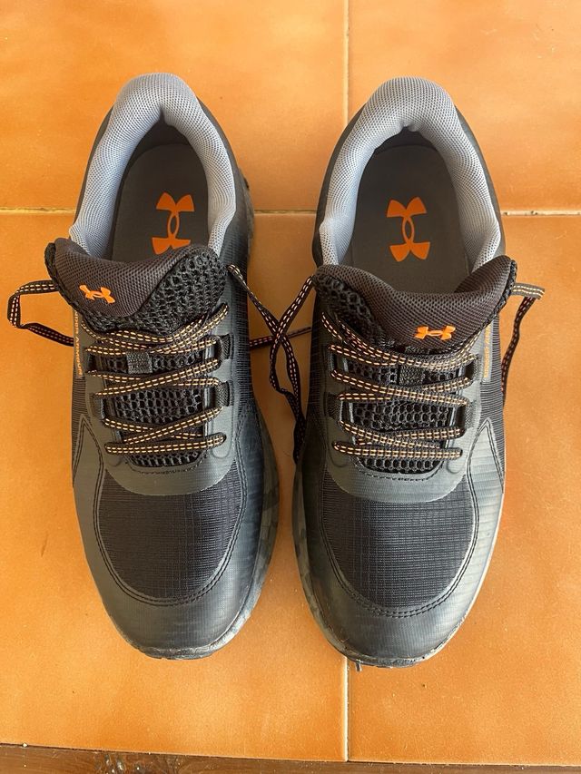 Zapatillas Under Armour.