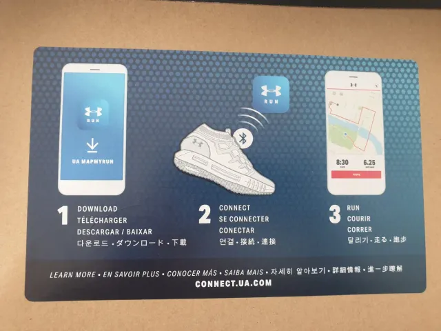 Zapatillas Under Armour plateadas y blancas