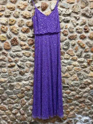 Vestido largo morado con lentejuelas