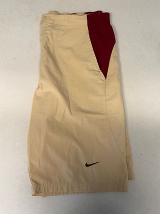 Nike Shorts Beige y Rojo
