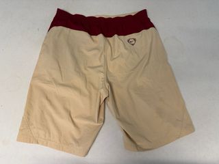 Nike Shorts Beige y Rojo