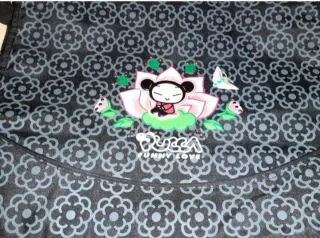 Bolso Pucca Negro con Estampado Floral