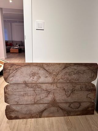 Mapamundi de madera decorativo