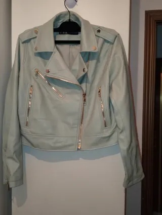 Chaqueta de ZARA estilo biker nueva 