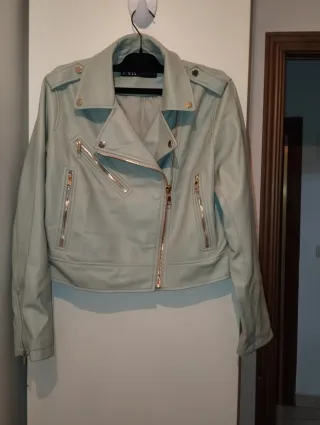 Chaqueta de ZARA estilo biker nueva 
