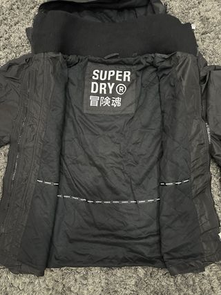 Giubbotto Superdry nero con cappuccio - MNTN Colle