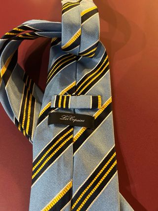 Corbata de rayas azul y oro