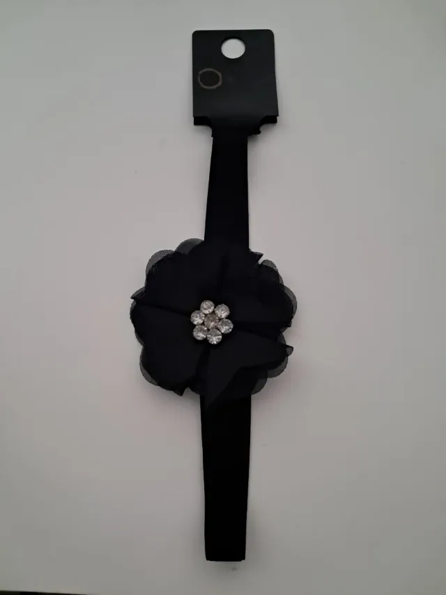 Collar/Diadema Flor Negra Pedrería