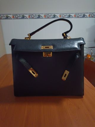 Bolso negro piel con candado dorado
