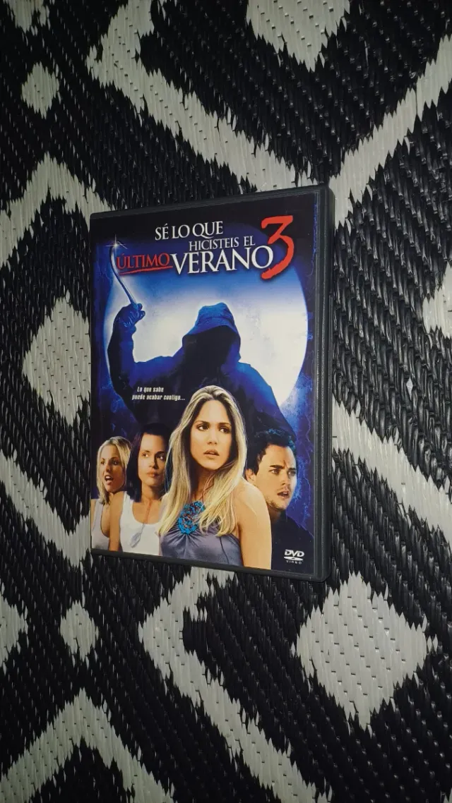 PRECINTADA! SÉ LO QUE  HICISTEIS EL  ÚLTIMO VERAN0